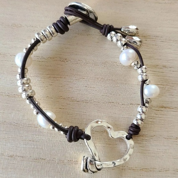 HAMMERED HEART • Bohemian bracelet • Silver beads and Pearls - Picture 8 of 13